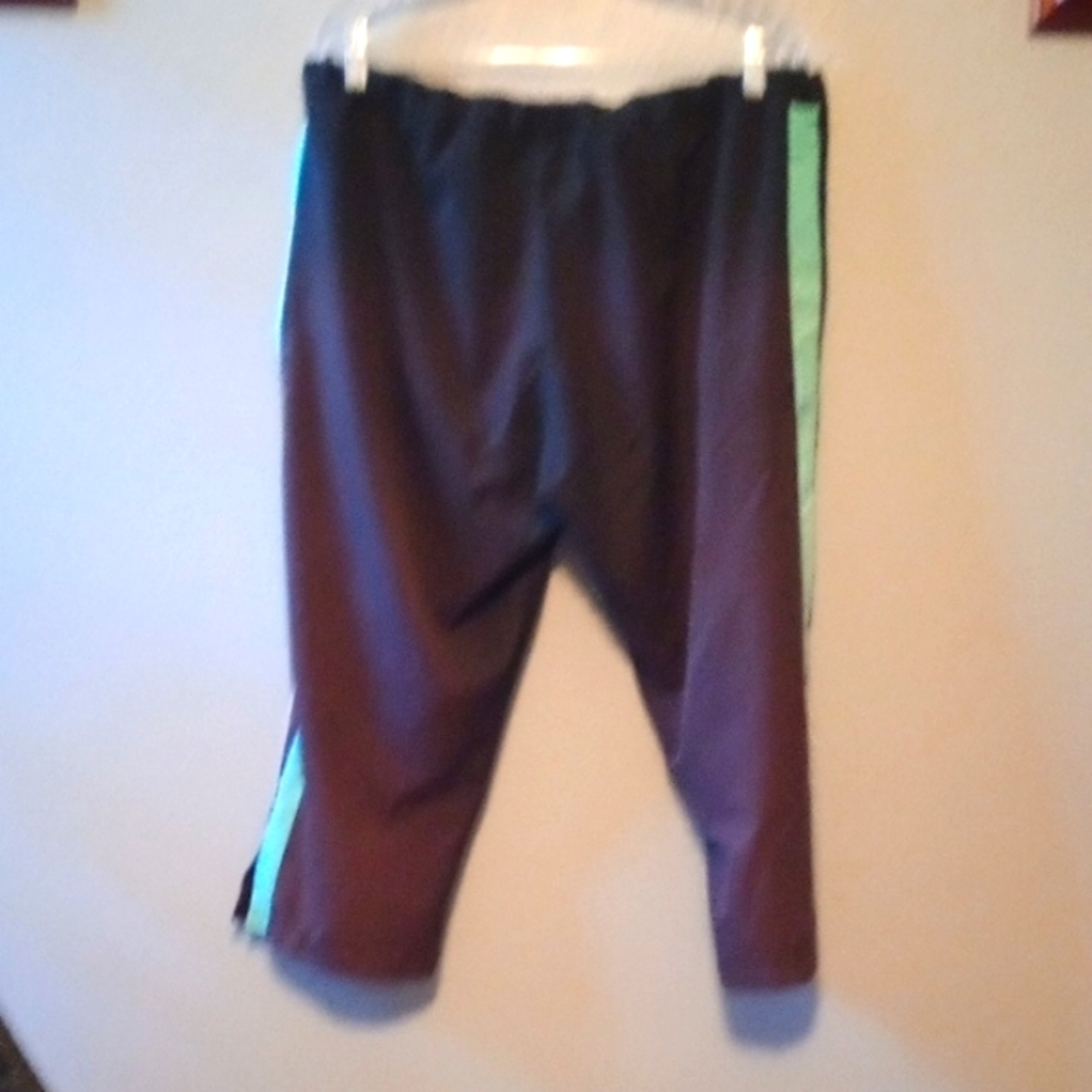 Nike Black and Green Jogger Capris with Drawstring Waist - Picture 4 of 5